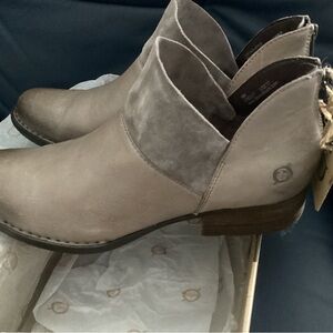 Taupe / Lt Grey Born Ankle Boots size 9